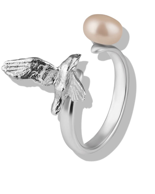 AILES Perle pearl bird ring in gold-plated 925 sterling silver with a natural pearl and sculpted bird detail on a white background