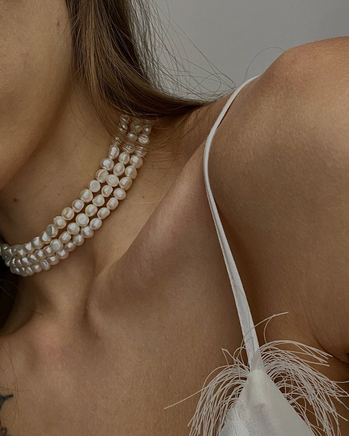 TOCCOA triple pearl choker featuring three strands of natural pearls in organic shapes