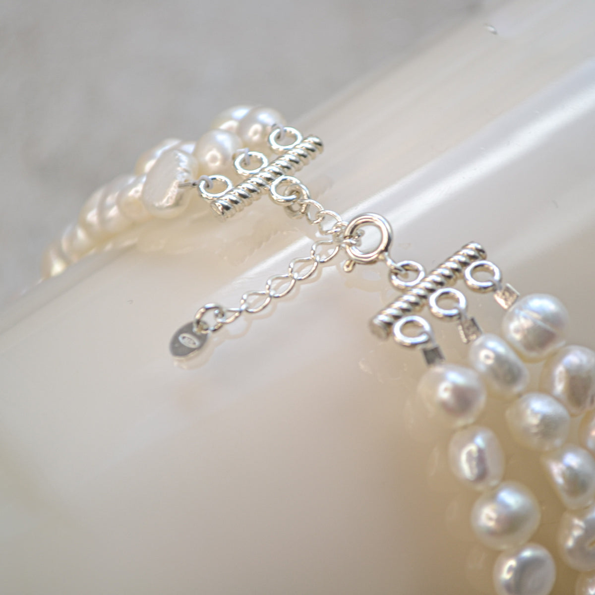 TOCCOA natural pearl choker with rhodium-plated sterling silver hardware