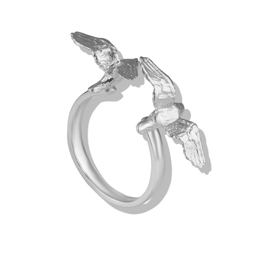Angled view of the AILES Grand open-band ring in sterling silver, highlighting its two bird-shaped sculptural details