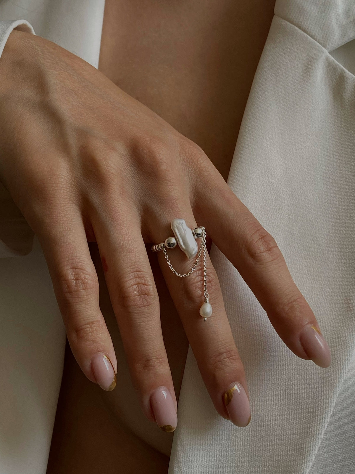 Detail of the Kasei ring’s elastic cord construction and silver chain elements