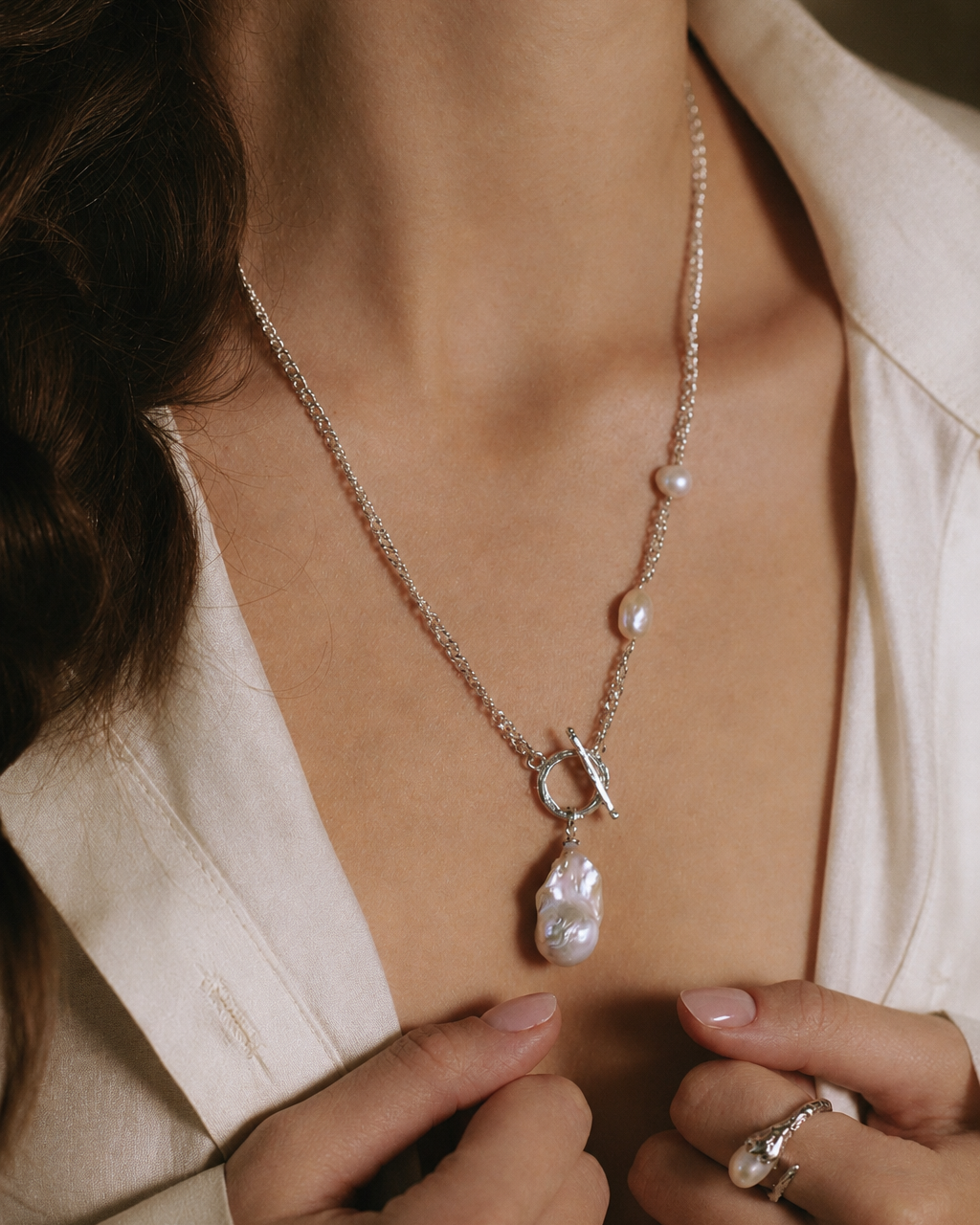 MOROCCO baroque pearl necklace with a chunky sterling silver chain, double-woven detailing, and three natural pearls