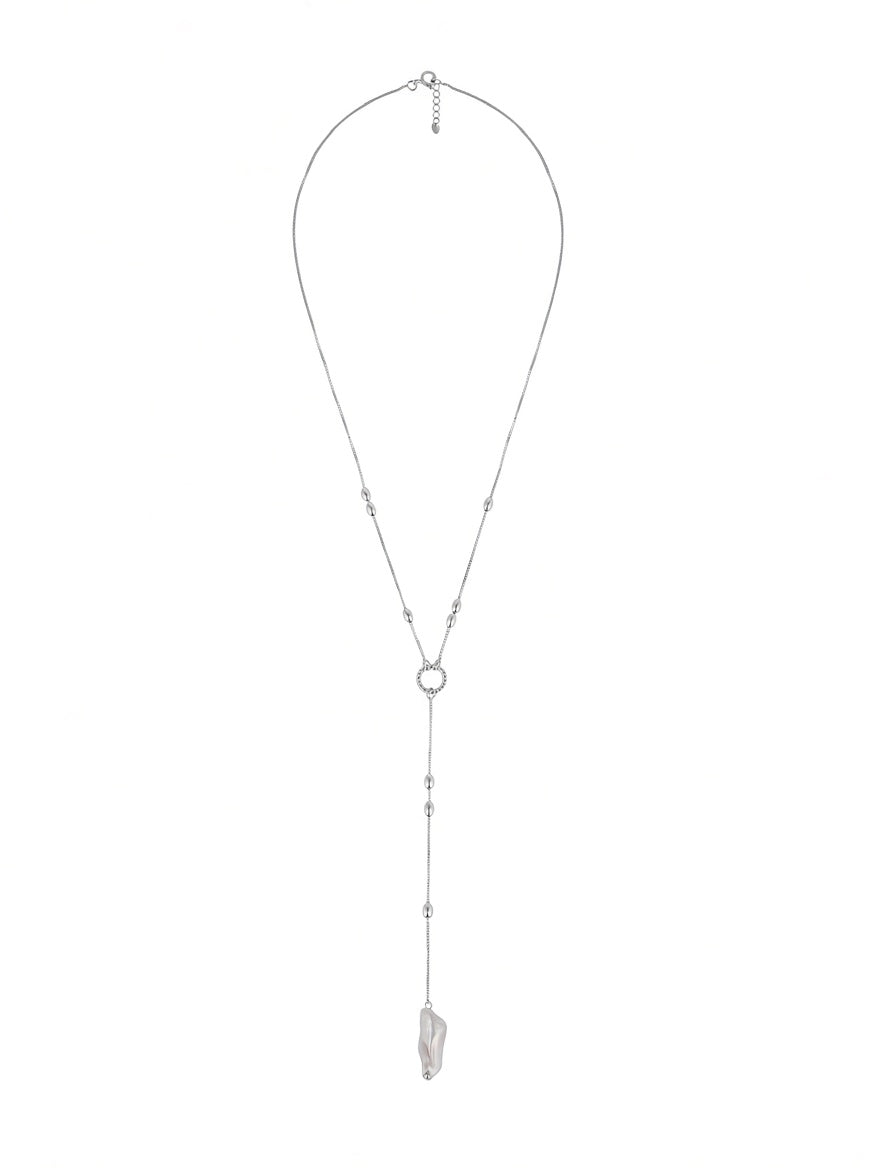 Rhodium-plated Olive necklace with a natural baroque pearl pendant