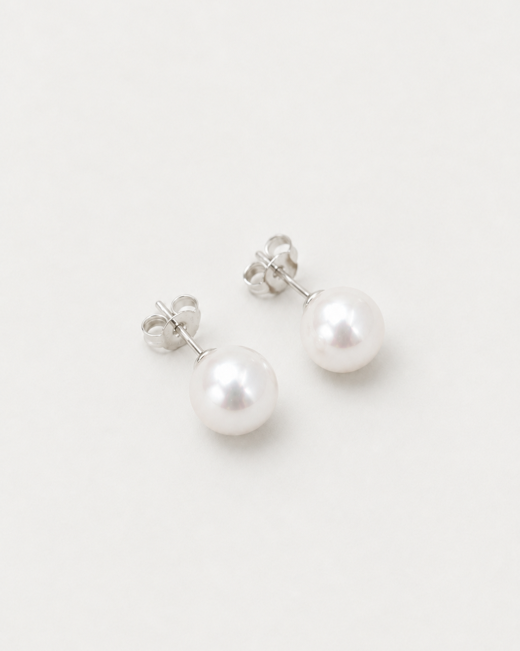 Pair of natural 8–9mm pearl stud earrings on 925 sterling silver posts