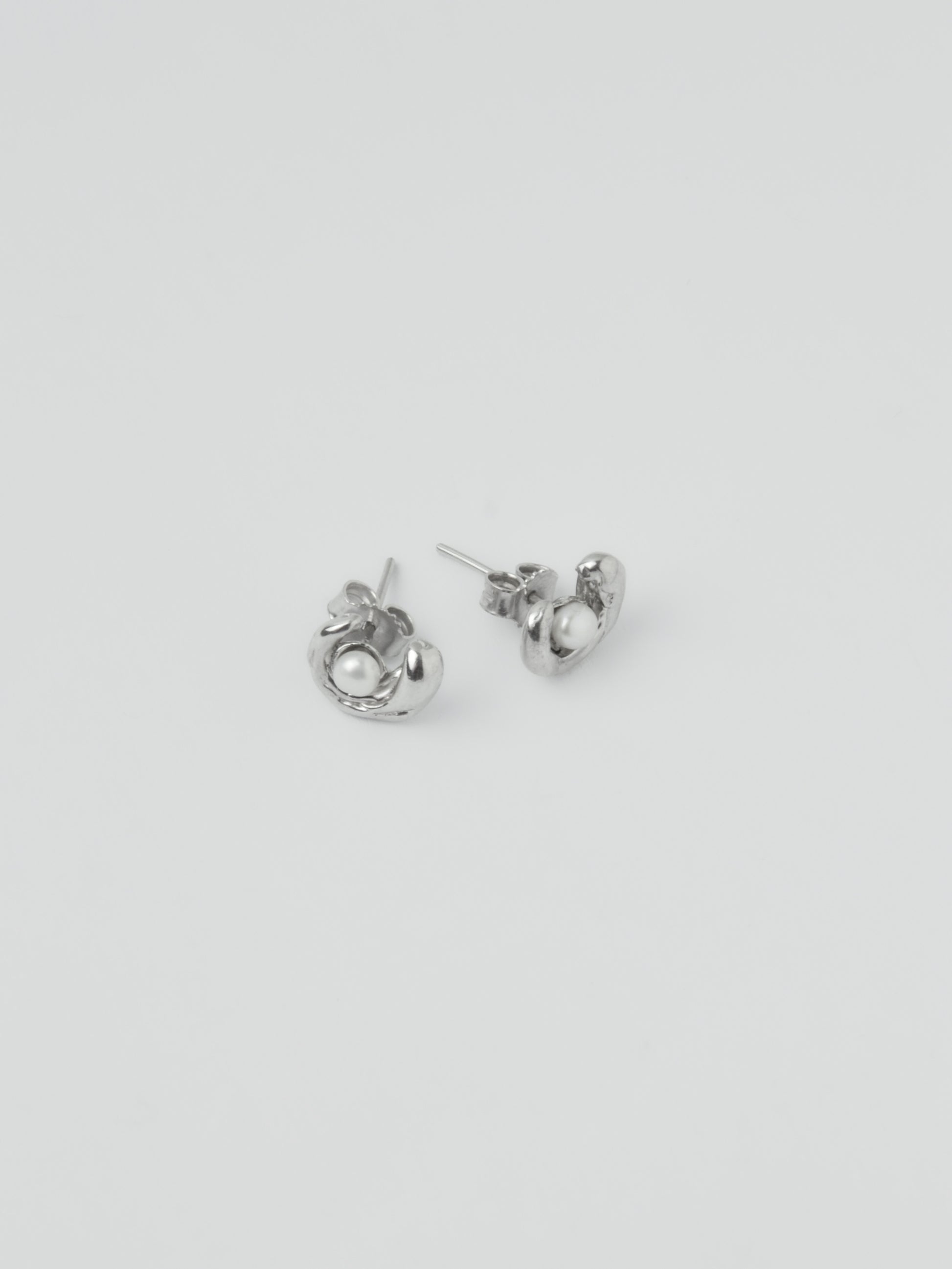 fluid shape pearl stud earrings 925 sterling silver