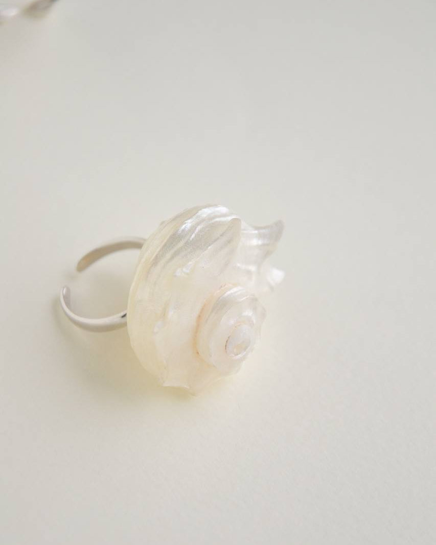 Side view of the MARE shell ring showing the natural shell and adjustable sterling silver band